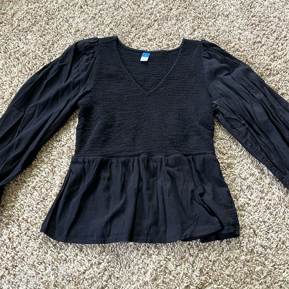 EUC Old Navy black long sleeve peplum shirt size medium